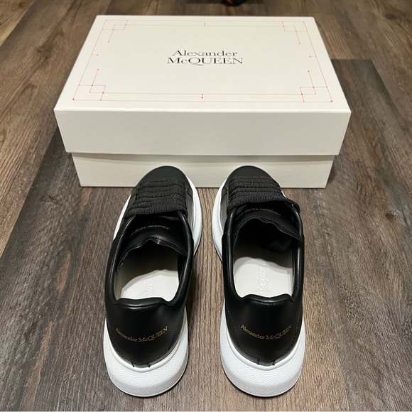 Alexander McQueen Oversized Sneaker - Picture 2 of 6